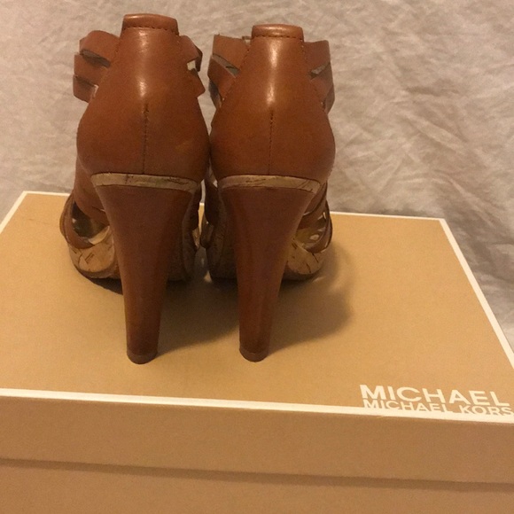 Michael Kors platform front zip heels - Picture 2 of 6
